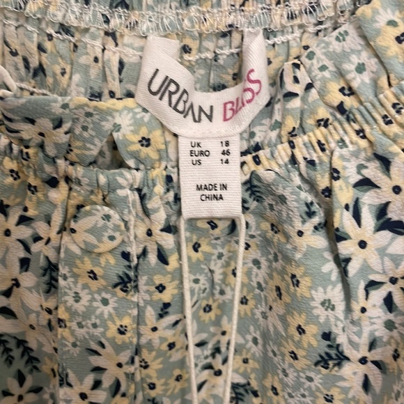 PLUS SIZE URBAN BLISS FLORAL CROP BLOUSE - Picture 5 of 7